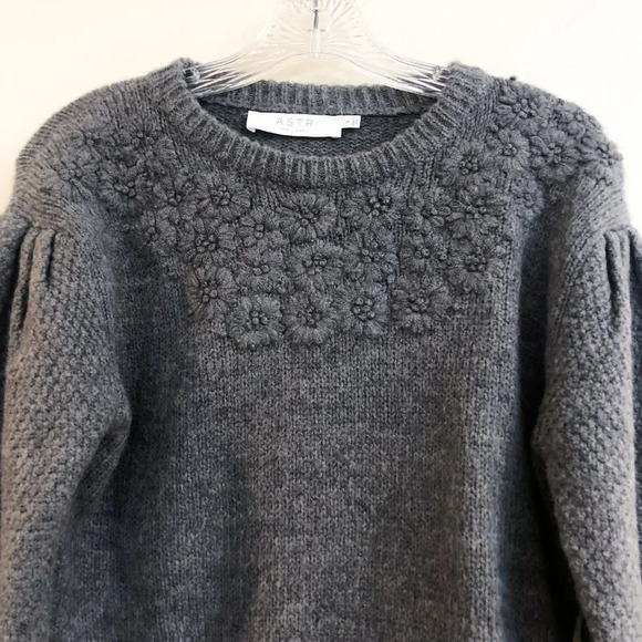 ASTR The Label Wool Alpaca Blend Floral Balloon Sleeve Gray Knit Sweater Small - Picture 5 of 8